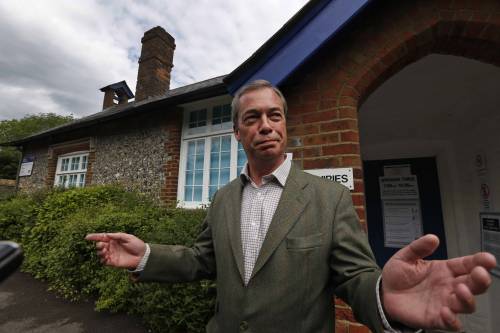  Europee, Farage vota al seggio di Cudham
