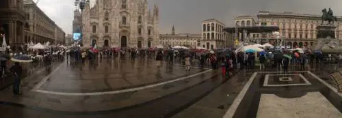Il temporale spaventa i grillini. Piazza vuota per Grillo