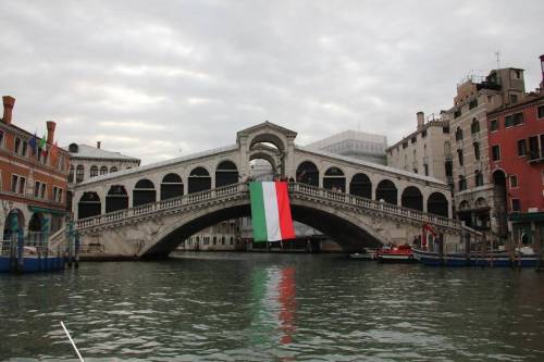 "Io voto italiano". La campagna di Fratelli d'Italia