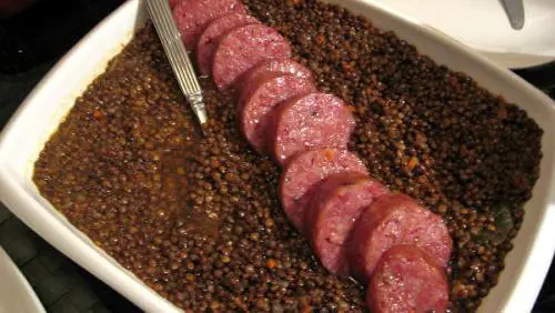 Pakistano uccide la moglie: aveva prepato lenticchie invece della carne di capra