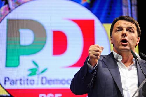 Matteo Renzi durante il suo intervento per la chiusura della campagna elettorale, in Piazza della Signoria