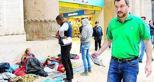 Salvini va al dormitorio «O si cambia o tutti qui»