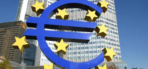E ora il Telegraph avverte l'Italia: "Scelga tra l'euro e la sopravvivenza"