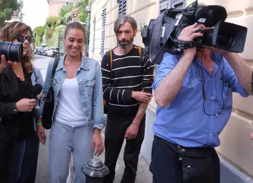 Al seggio Valentina, figlia della compagna di Grillo