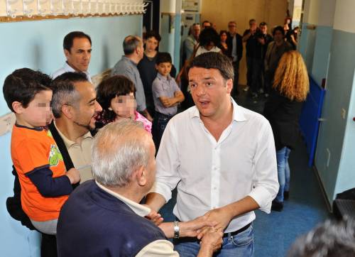 Renzi vota a Pontassieve con la moglie Agnese