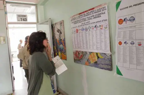 Fabriano, magrebina fotografa scheda elettorale