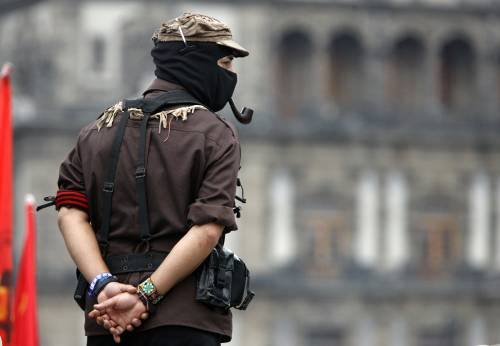 Il subcomandante Marcos nella piazza principale di Città del Messico