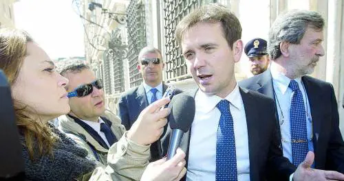 Pavia, Cattaneo va al ballottaggio