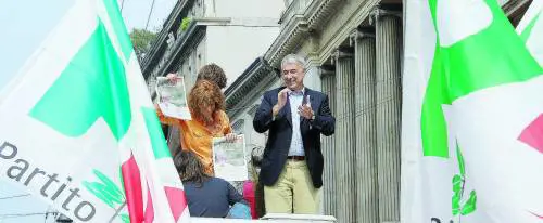 Il Pd fa la voce grossa: vuol sloggiare Pisapia e piazzare un renziano