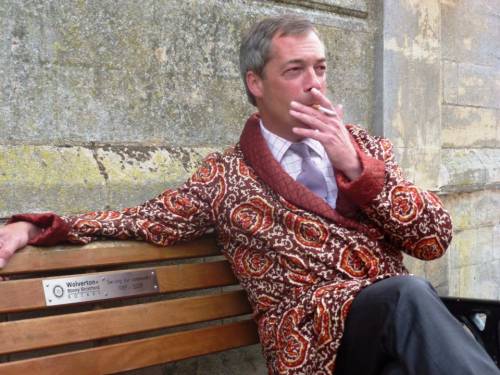 Ora la Londra dei potenti deve sorridere a Farage