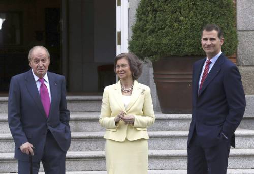 Il re di Spagna Juan Carlos, la regina Sofia e il principe Felipe
