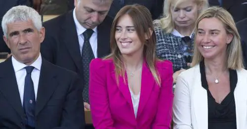 2 giugno, la Boschi in fuxia scherza con Casini