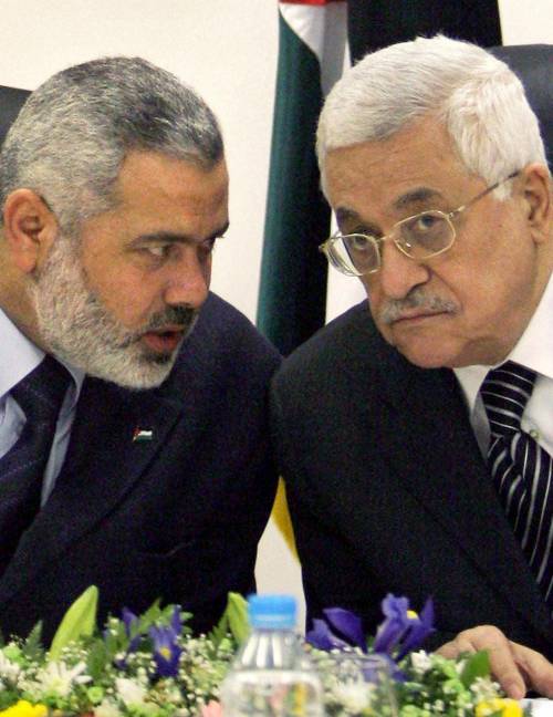Ismail Haniyeh, leader di Hamas, e Abu Mazen, erede di Arafat alla guida di Fatah