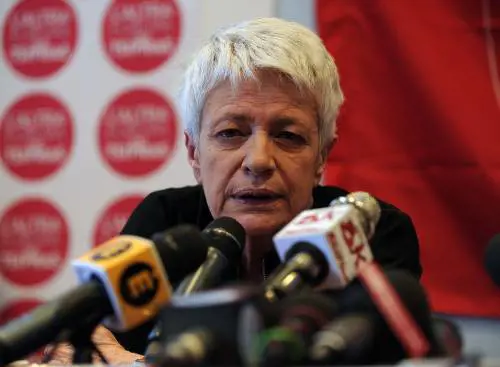 La Spinelli chiede di punire l'Italia perché maltrattiamo gli immigrati