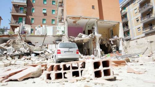 «Non c'è fuga di gas». E la casa esplode