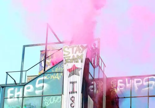 Tre giorni di sesso con corsi sadomaso drag e giochi erotici