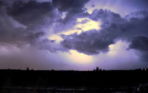 Meteo, rischio temporali: si abbassano le temperature