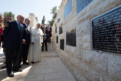 Papa Francesco allo Yad Vashem, memoriale degli ebrei vittime dell'Olocausto