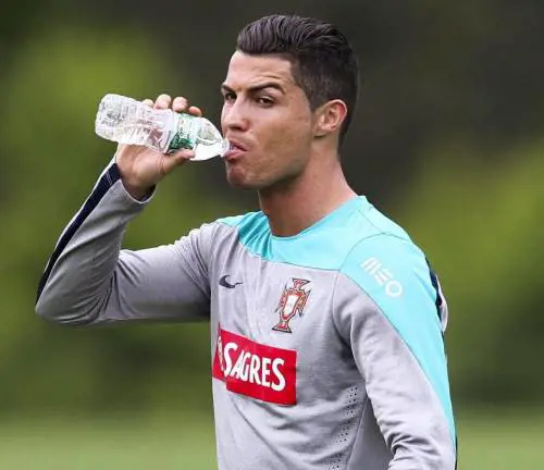 «Fermate Ronaldo e Vidal» È già mondiale croce rossa