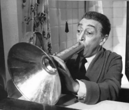 Il film di Totò "Gli onorevoli" (1963) di Corbucci andò nei cinema dopo che le parole "culo" e "rincoglionito" furono sostituite con "popò" e "rimbambito"