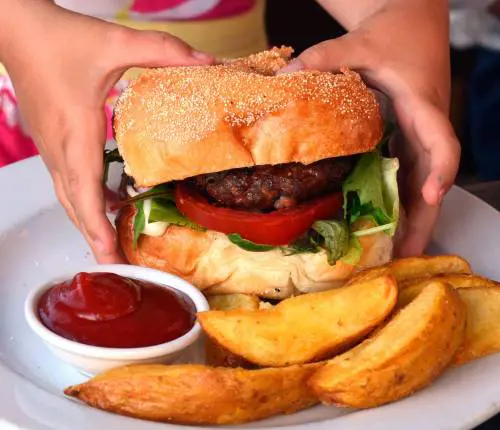 Quando il cibo diventa dipendenza. Il cervello ci dice quando mangiare