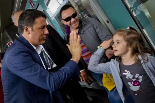L'arrivo del presidente del Consiglio Matteo Renzi alla stazione di Napoli