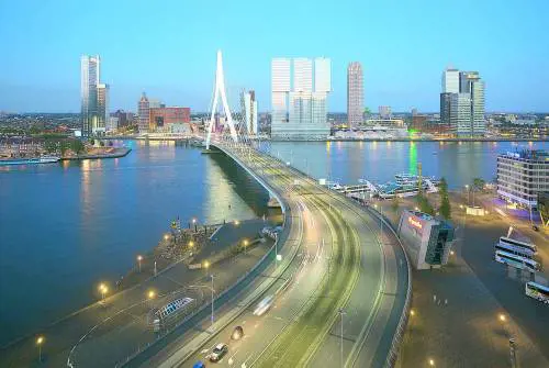 Da città portuale e industriale a moderna meta turistica