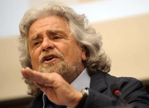 Grillo esulta (sotto voce): "M5S virus inarrestabile"