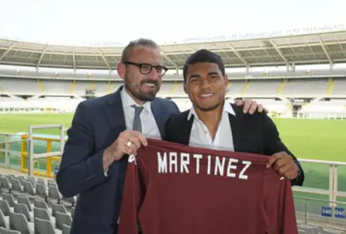 Martinez ritratto insieme al ds Petrachi