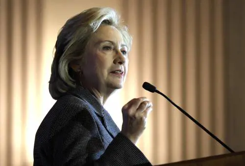 Hillary decide di parlare chiaro: "Contro i cristiani c'è un genocidio"