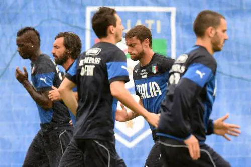 Via al mondiale bello di notte E il tifo spazza via sprechi e proteste