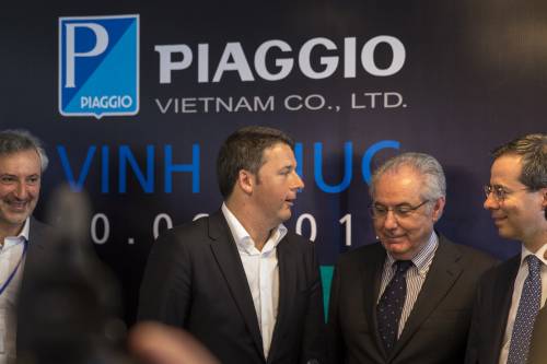 Renzi visita Piaggio in Vietnam