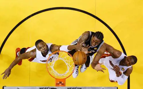 Nba, San Antonio non sbaglia mai: passa a Miami e vola sul 2-1