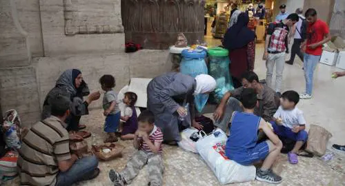 I profughi in strada I nomadi invece si prendono le case