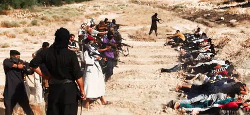 Sangue in Iraq, le foto choc: esecuzioni sommarie di soldati