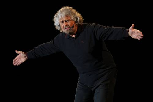 "Faremo guerriglie democratiche". Grillo vola a Montecitorio  per istruire i pentastellati