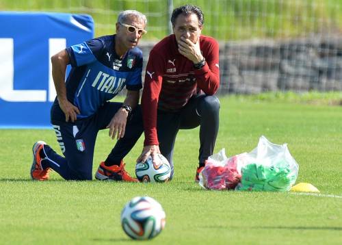Cesare Prandelli durante un allenamento a Mangaratiba