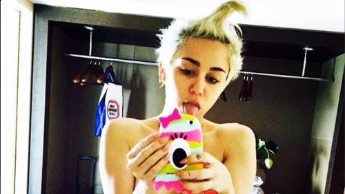 Miley Cyrus nuda è un asso pigliatutto