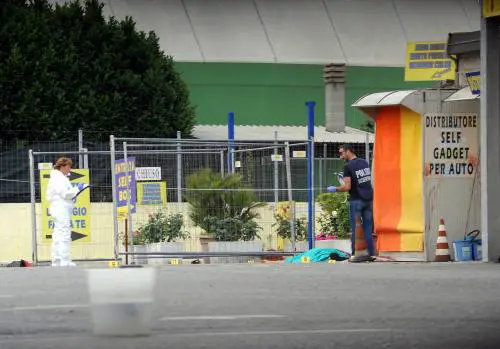 Torna il terrore nel Milanese: un morto e due accoltellati