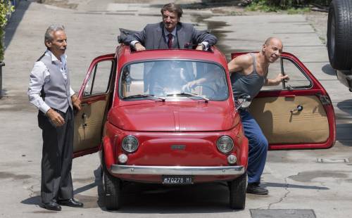 Scena del film "Il ricco, il povero e il maggiordomo" con Aldo, Giovanni  e Giacomo