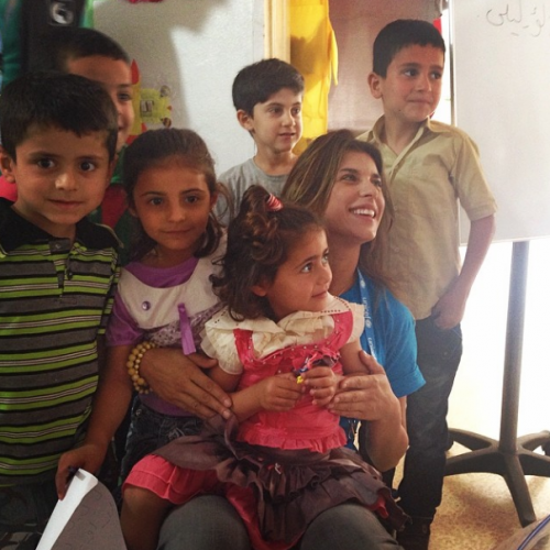 Il sorriso di Elisabetta Canalis in Libano con Unicef
