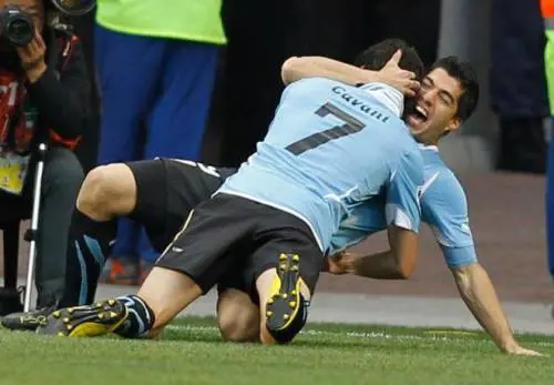 Super Suarez, bye bye Inghilterra