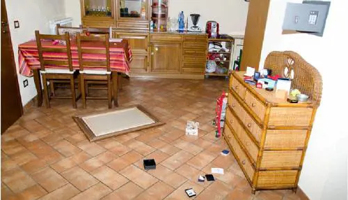 Moglie e figli uccisi in casa Ecco le immagini dell'orrore