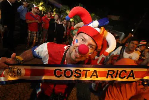 Pinto e la Costa Rica  cercano di asfissiarci  con le scarpe nuove