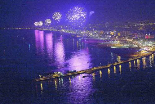 Romagna, terra della passione La «Notte Rosa» scalda la Riviera