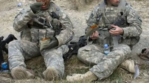 Gb, scatta l'allarme grasso I soldati di Sua maestà sono troppo "ciccioni"