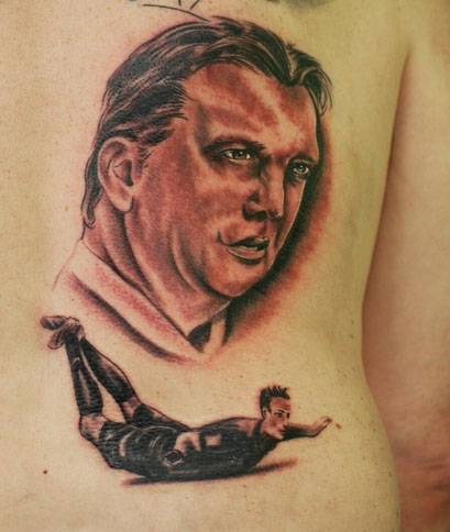 Olanda, tifoso si fa tatuare Van Persie e Van Gaal sulla schiena
