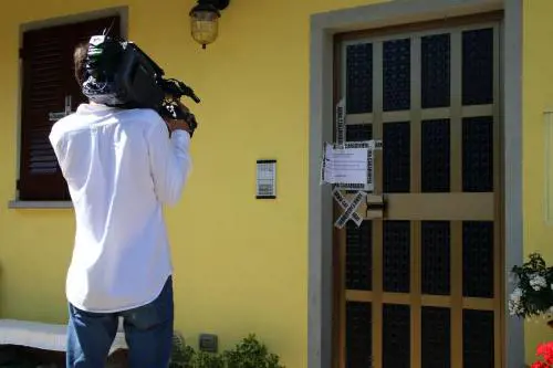 La casa di Massimo Giuseppe Bossetti alla Botta di Mapello, con i sigilli del Ris