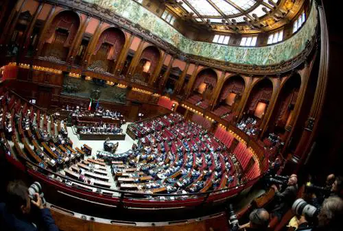 I funzionari della Camera prendono 9mila euro in più della cancelliera Merkel