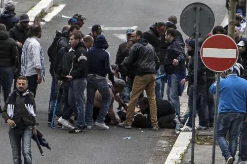 Le drammatiche immagini del primi soccorsi al ragazzo